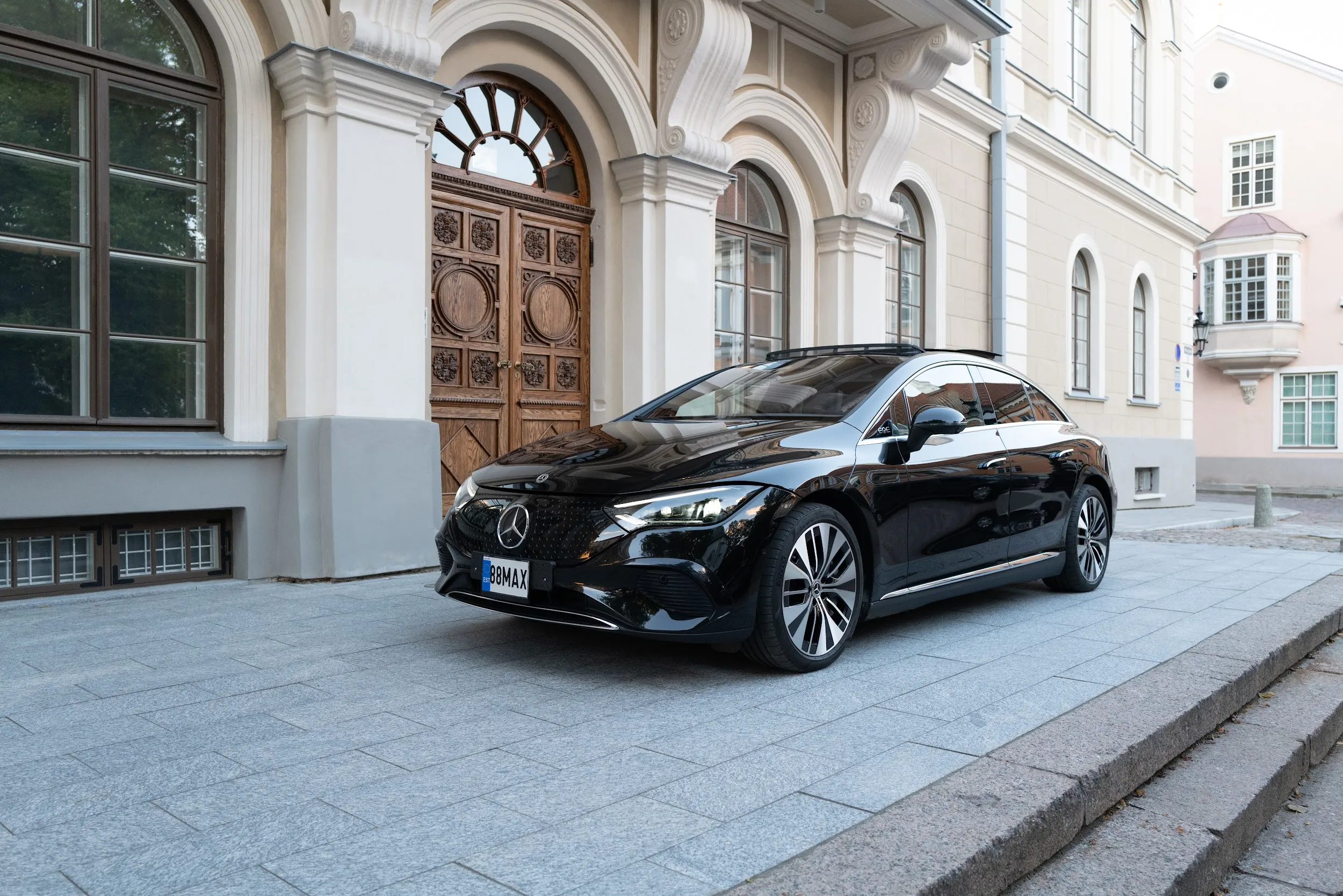 Mercedes-Benz EQE 88MAX — SoloTransferi pulmaauto rent juhiga Eestis