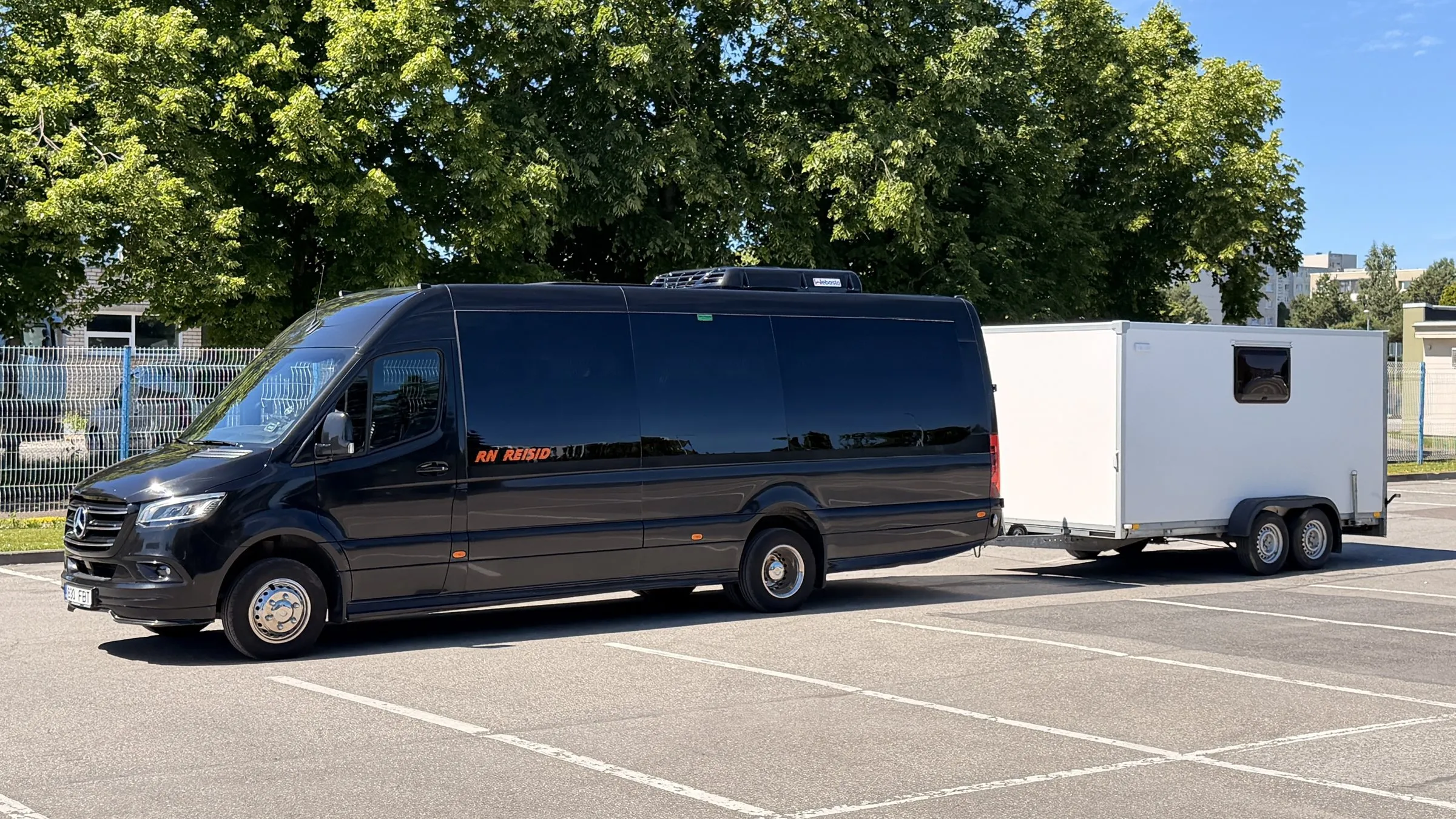 Mercedes-Benz Sprinter Minibus with the SoloTransfer closed box trailer